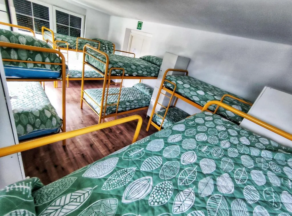 Letto a castello in camera condivisa mista — Albergue de Santullán