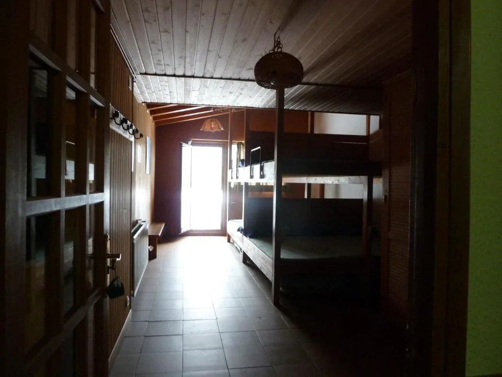 Cama individual en habitación compartida — Albergue "El Aguila"