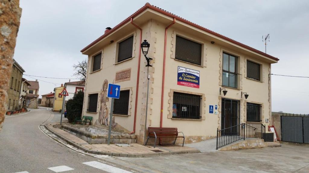 ALBERGUE EL CAMINO DE SANTOVENIA solo para Peregrinos