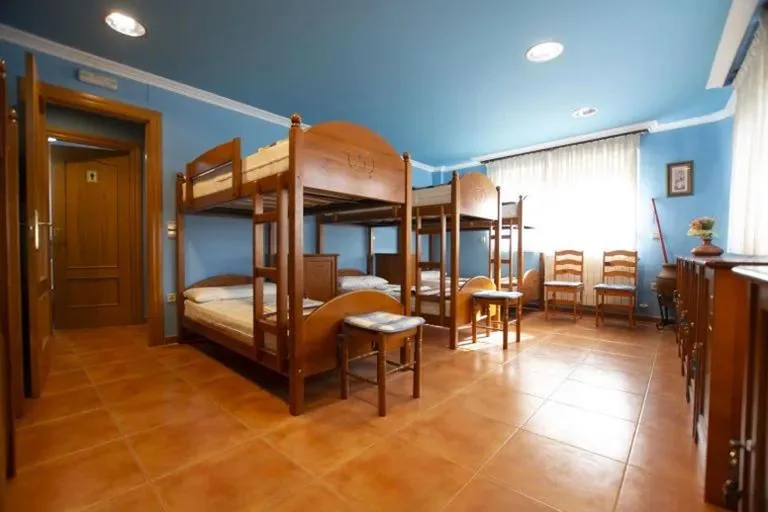 ALBERGUE EL CANTARO - Solo Peregrino con Credencial