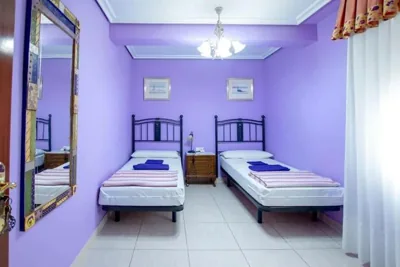 ALBERGUE EL CANTARO - Solo Peregrino con Credencial — foto 11