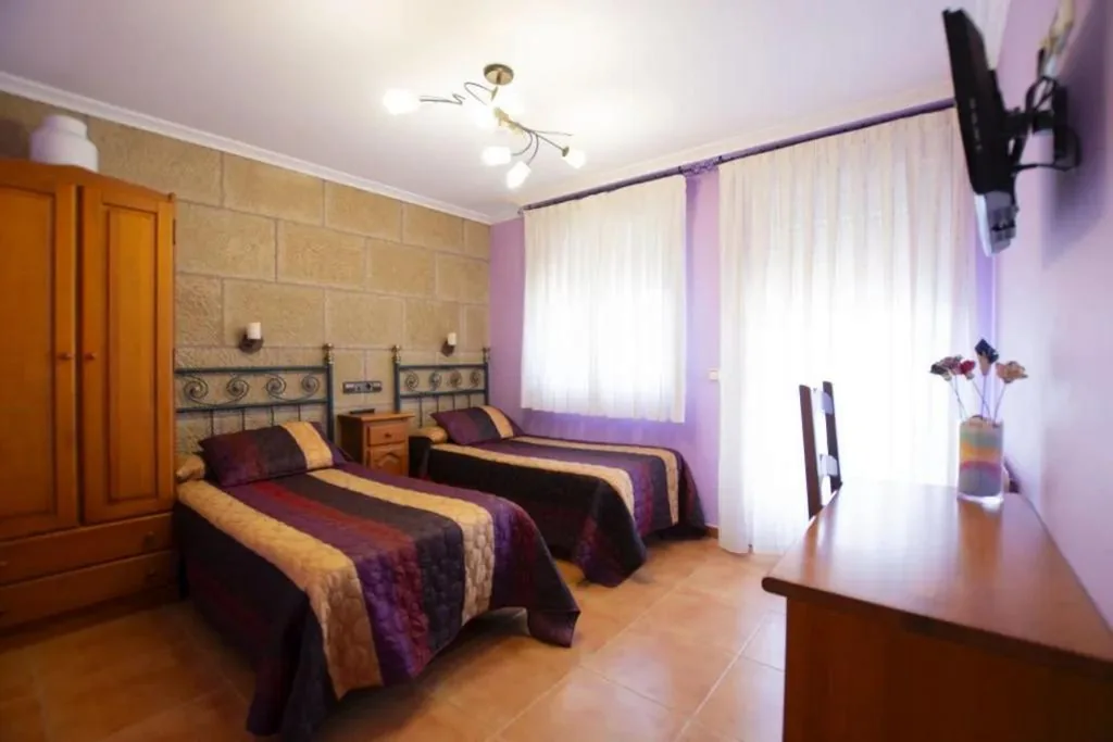Camera doppia con bagno privato - 2 letti — ALBERGUE EL CANTARO - Solo Peregrino con Credencial