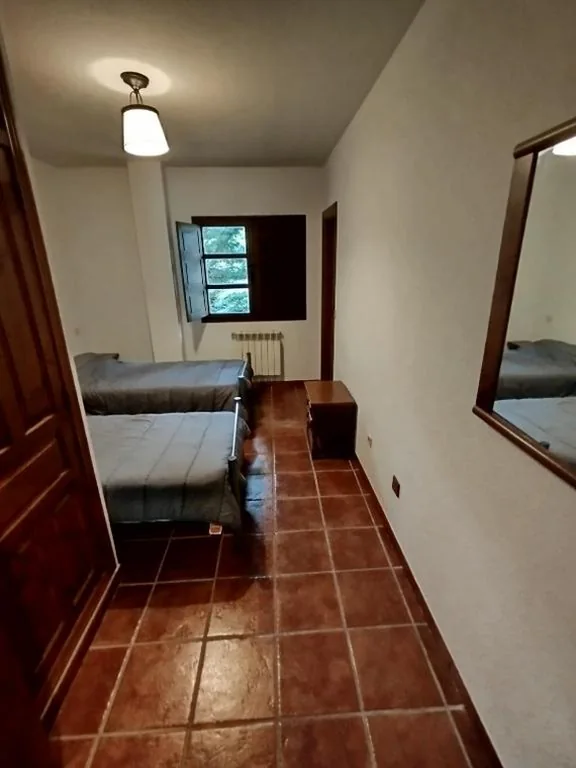 Camera doppia con bagno privato - 2 letti — Albergue el Caseron de Fuentes Carrionas
