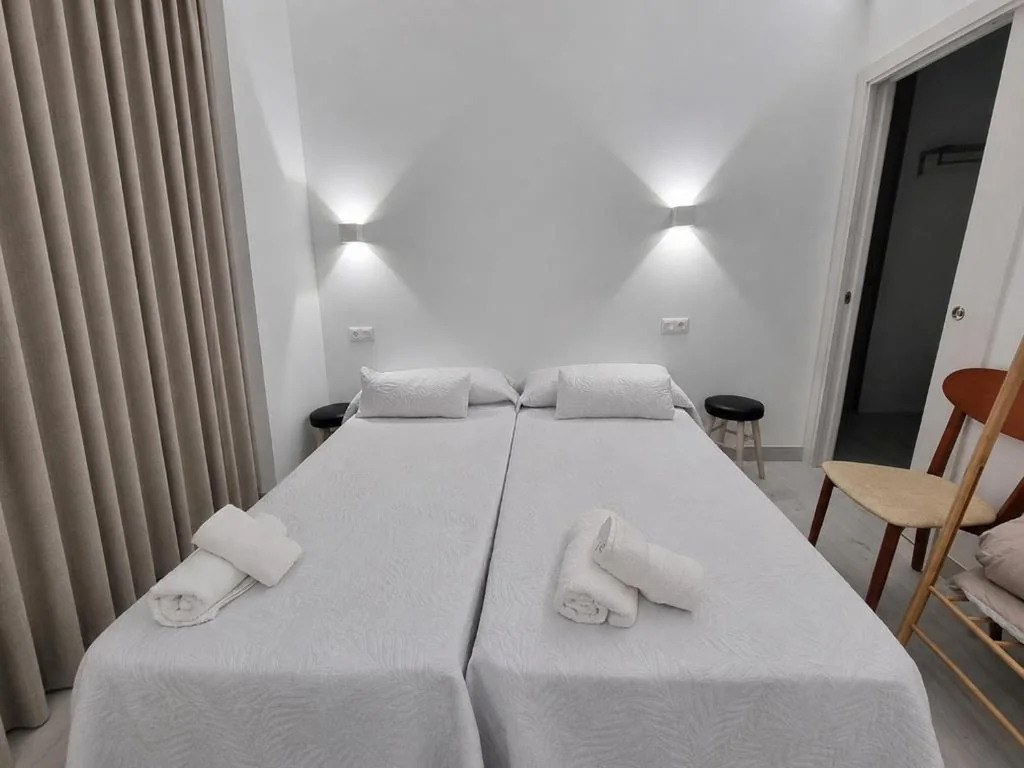 Habitación Doble con baño privado - 2 camas — Albergue EL CASTILLO