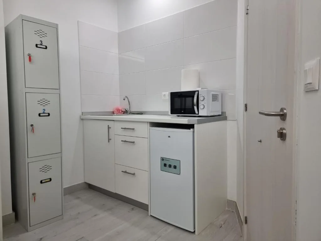 Habitación Triple con baño privado — Albergue EL CASTILLO