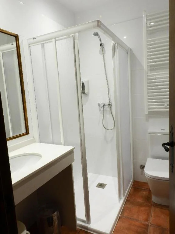 Tweepersoonskamer met eigen badkamer — Albergue El Encanto