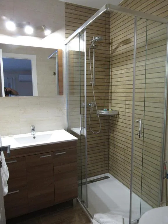 Habitación Triple con baño privado — Albergue El Encuentro