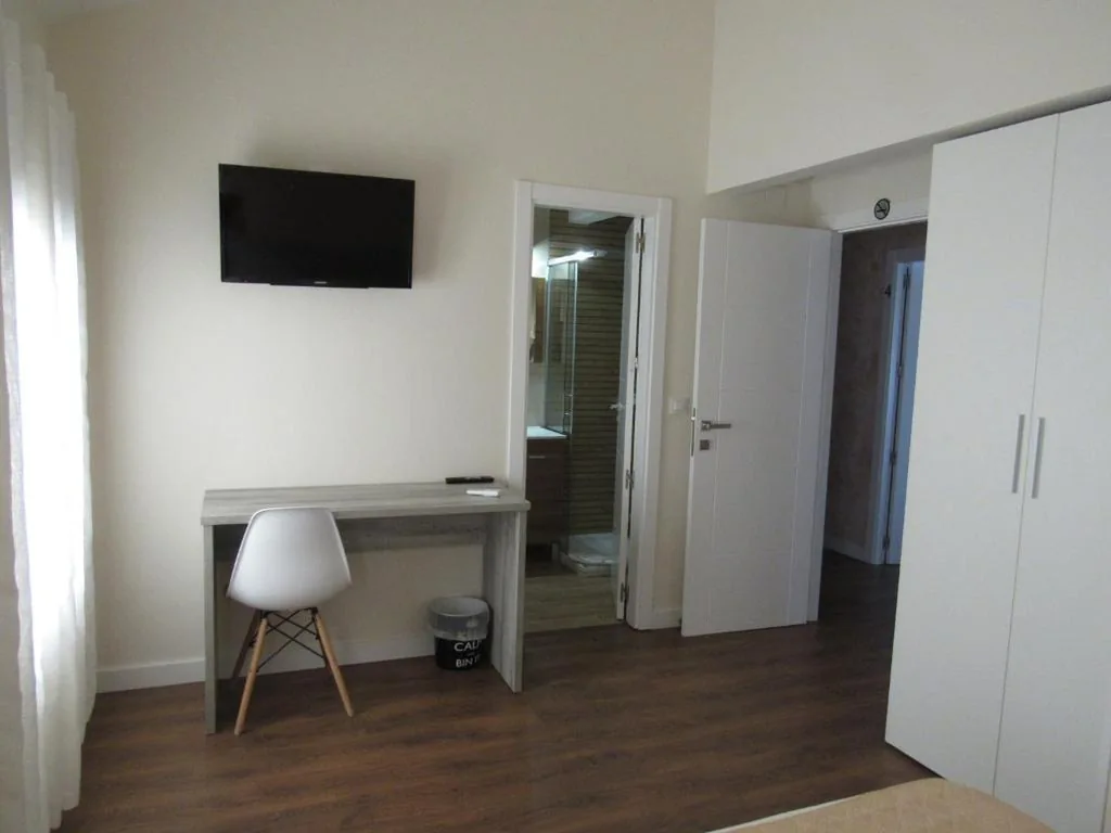 Habitación Triple con baño privado — Albergue El Encuentro