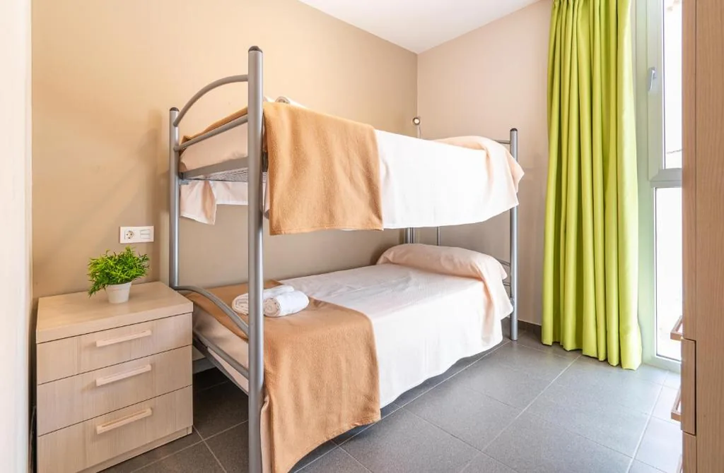 Habitación Doble con baño privado — Albergue "El Río"