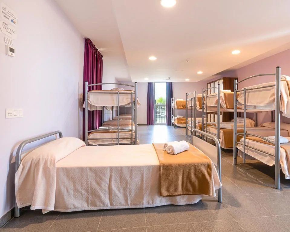 Habitación Familiar con baño privado — Albergue "El Río"