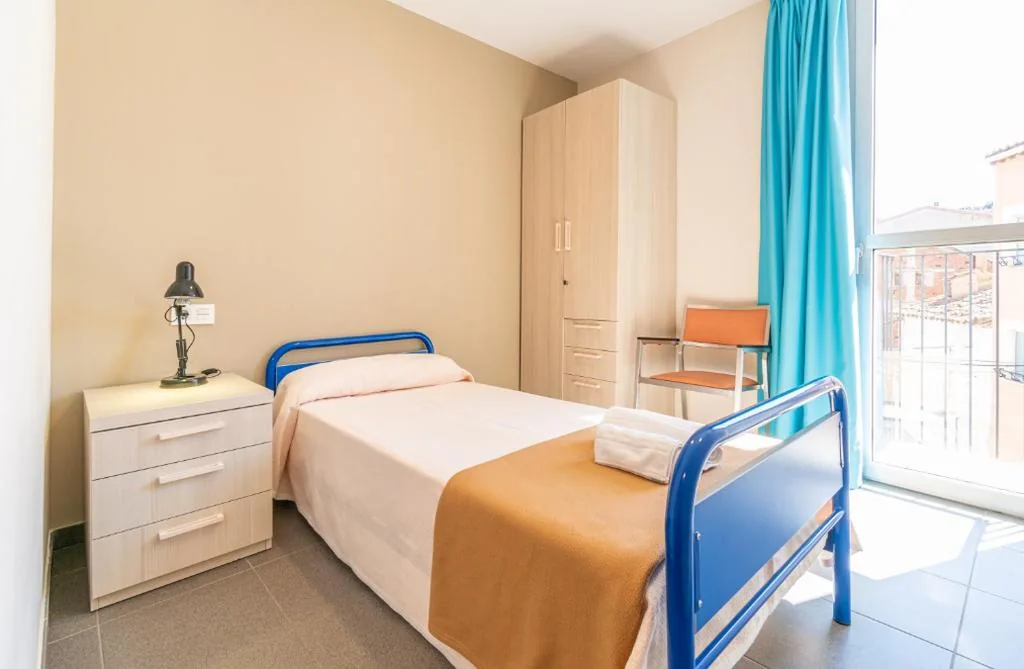Habitación Individual con baño privado — Albergue "El Río"