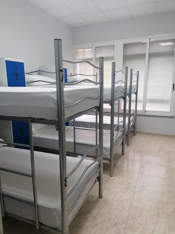 Litera en habitación compartida mixta — Albergue El Templarin