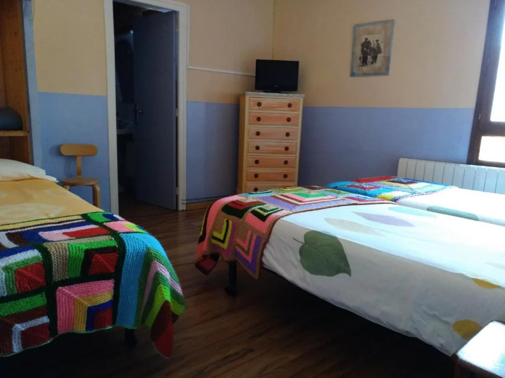 Familienzimmer mit eigenem Bad — Albergue El Último Bucardo