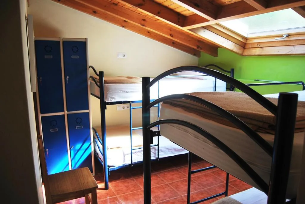Dormitorio misto condiviso da 4 letti — Albergue Fayacava