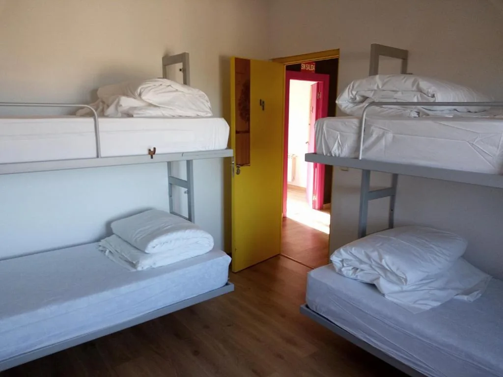 4人部屋 — Albergue Fresno de Cantespino - La Tormenta