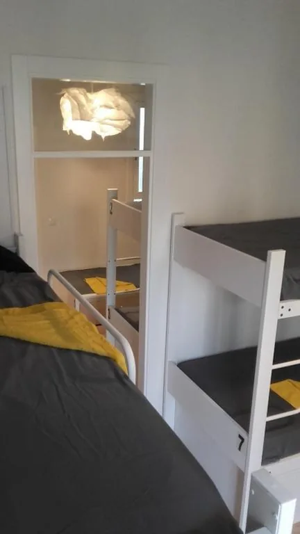 Lit individuel dans un dortoir mixte — Albergue Gran Canaria