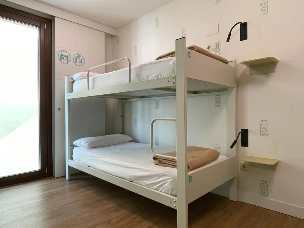 Lit en dortoir mixte de 7 lits — Albergue Guiana