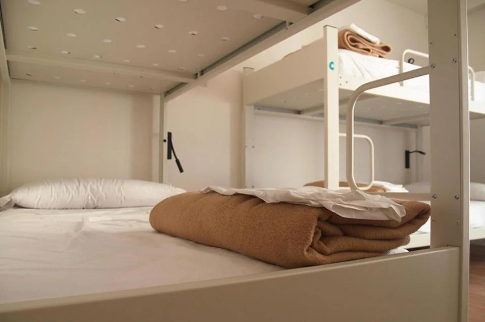 Chambre privée avec 6 lits — Albergue Guiana