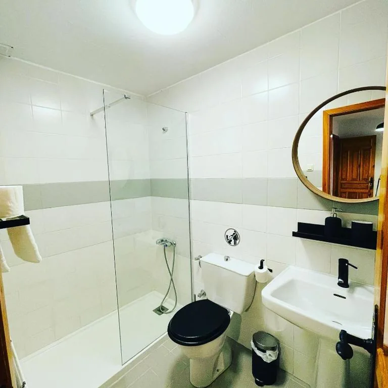 Habitación Doble - 2 camas — Albergue Hospedería Montaña Morciguillinas