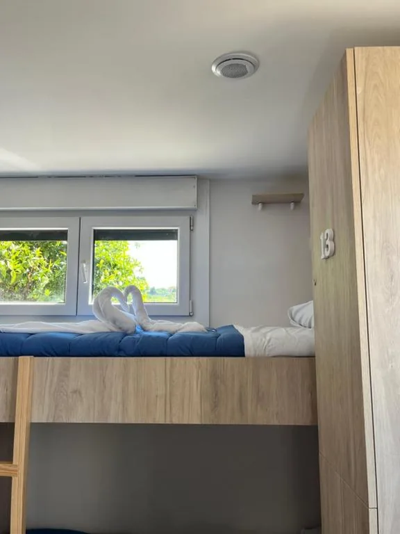 Letto a castello in dormitorio misto — Albergue Hostel Barosa