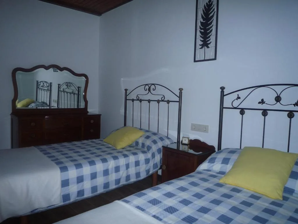 Habitación Doble - 2 camas — Albergue-Hostel Casa da Gandara