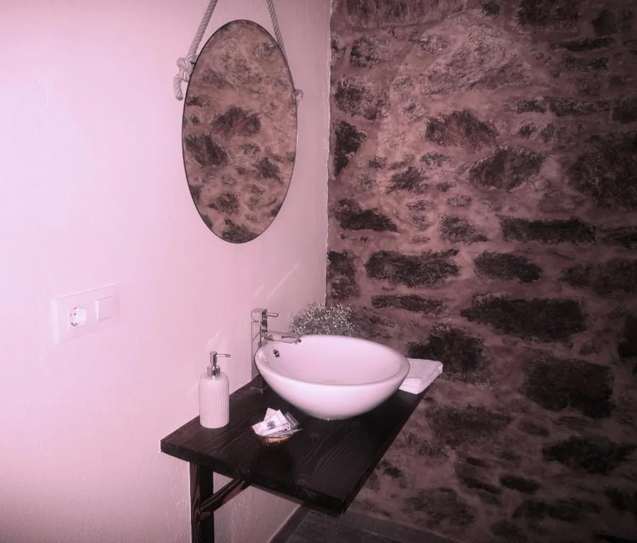 Habitación Triple Superior — Albergue-Hostel Casa da Gandara