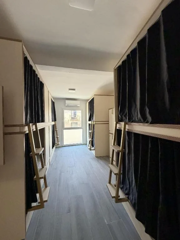 Lit dans un dortoir de 8 lits — Albergue -Hostel ManuelaINN