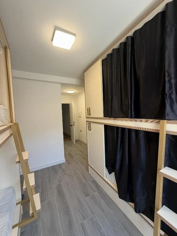 Lit dans un dortoir mixte de 4 lits — Albergue -Hostel ManuelaINN