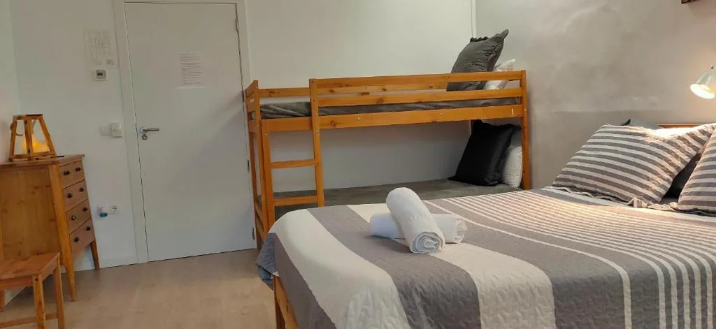 Quarto duplo com casa de banho partilhada — Albergue Hostel Valderrobres