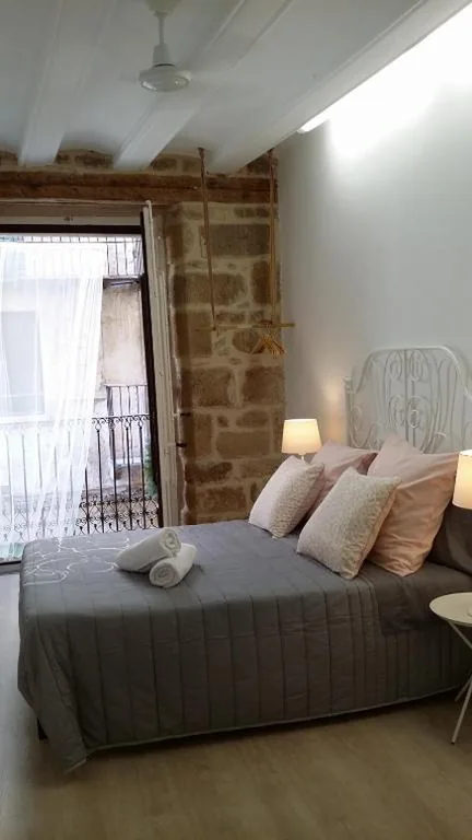 Quarto duplo com casa de banho partilhada — Albergue Hostel Valderrobres