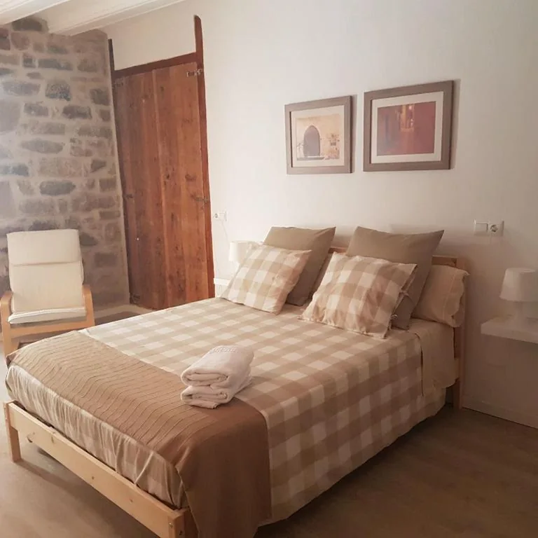 Quarto duplo com casa de banho privativa — Albergue Hostel Valderrobres