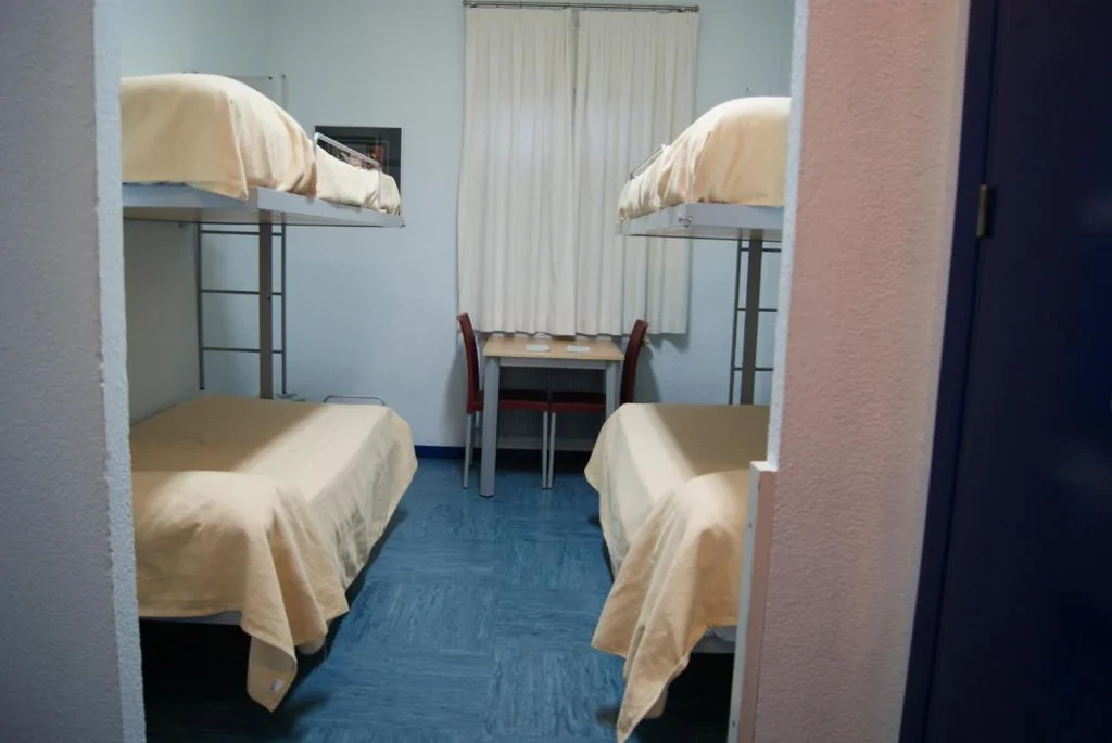 Familienzimmer (6 Erwachsene) — Albergue Inturjoven Huelva