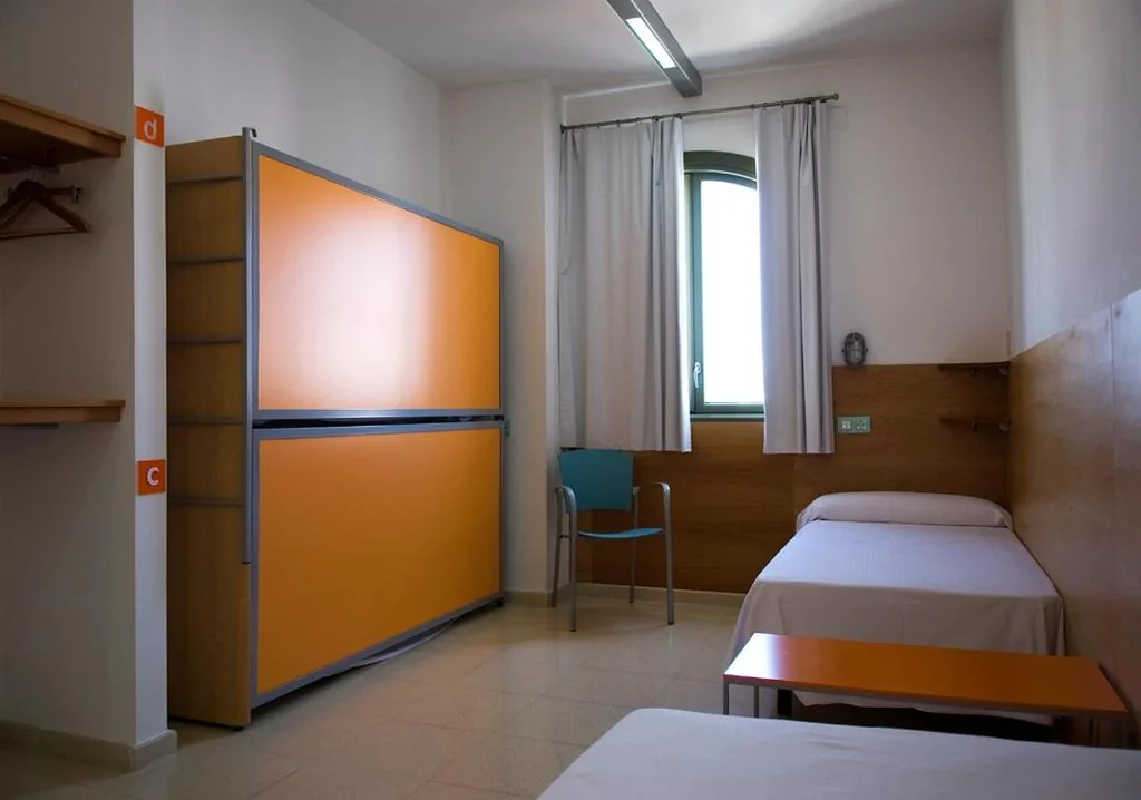 Camera quadrupla con bagno privato — Albergue Inturjoven Jaen