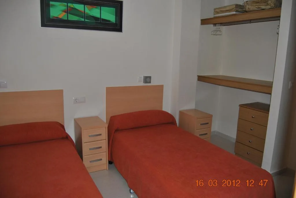 Bett im geteilten 2-Bett-Zimmer — Albergue Inturjoven Jerez De La Frontera