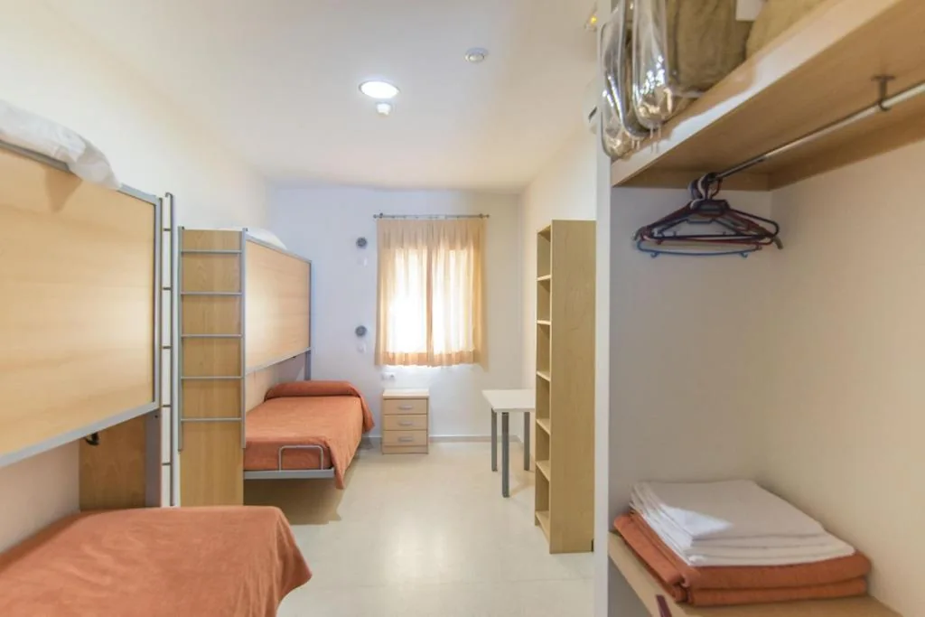 Chambre double avec salle de bains privative - 2 lits — Albergue Inturjoven Marbella