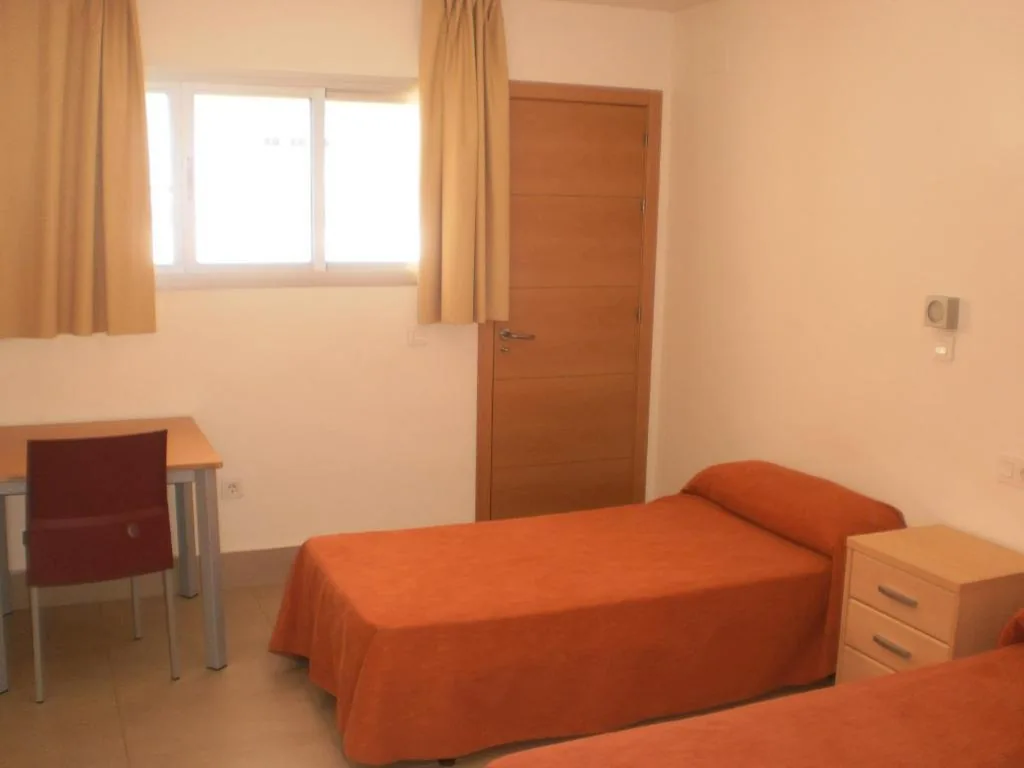 Camera doppia con bagno privato - 2 letti — Albergue Inturjoven Sevilla