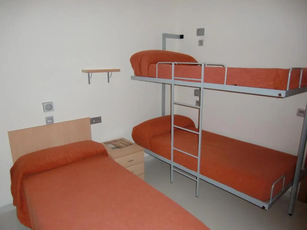 Camera tripla con bagno privato — Albergue Inturjoven Sevilla