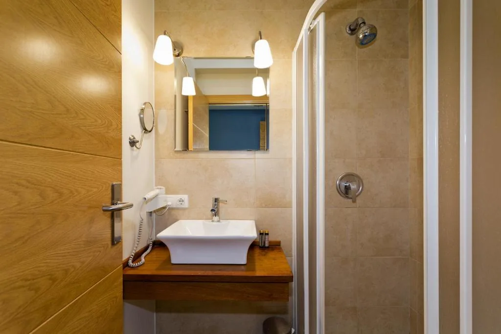 Posto letto in dormitorio misto con letto a castello — Albergue Jakue