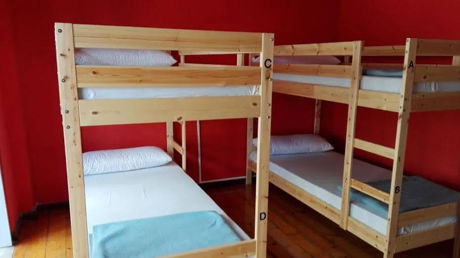 Lit superposé dans un dortoir mixte (6 adultes) — Albergue La Casona Del Peregrino