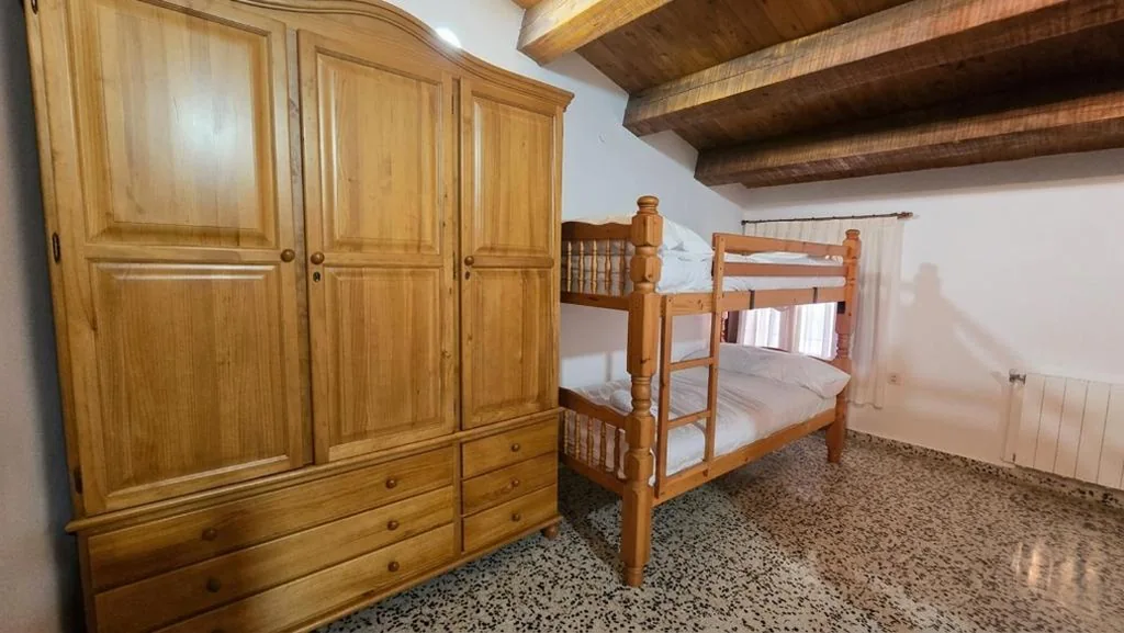 Lit dans un dortoir mixte de 6 lits — Albergue La Cuba