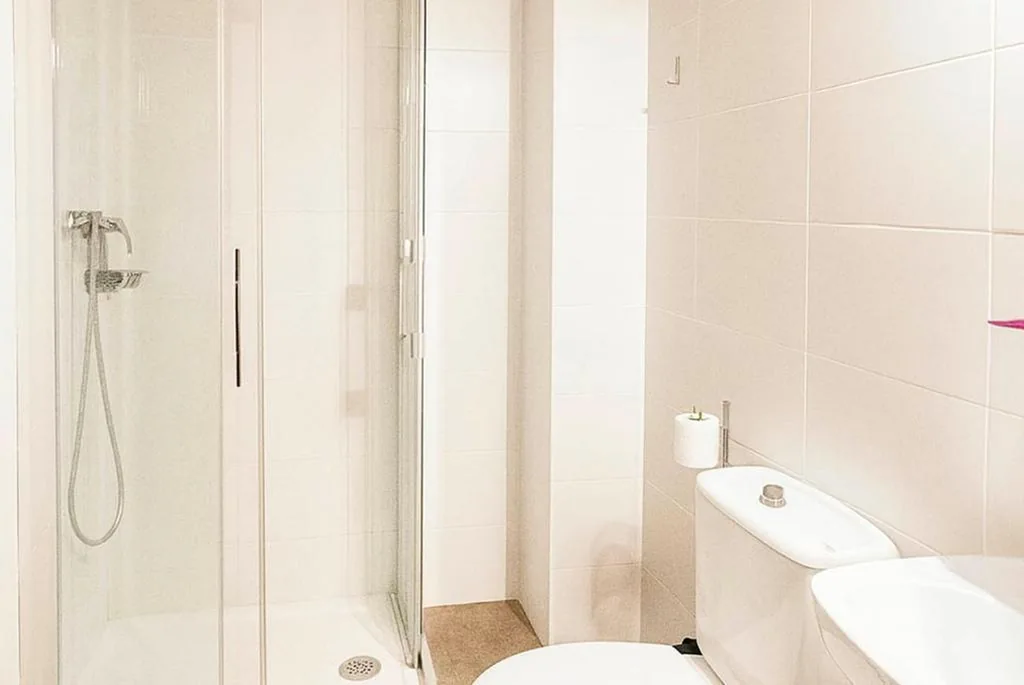 Bett im Schlafsaal mit 6 Betten — Albergue La Escuela de Liri