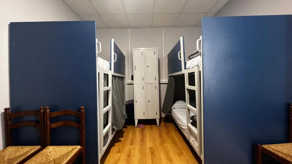 Etagenbett in gemischtem Schlafsaal — Albergue La Estación