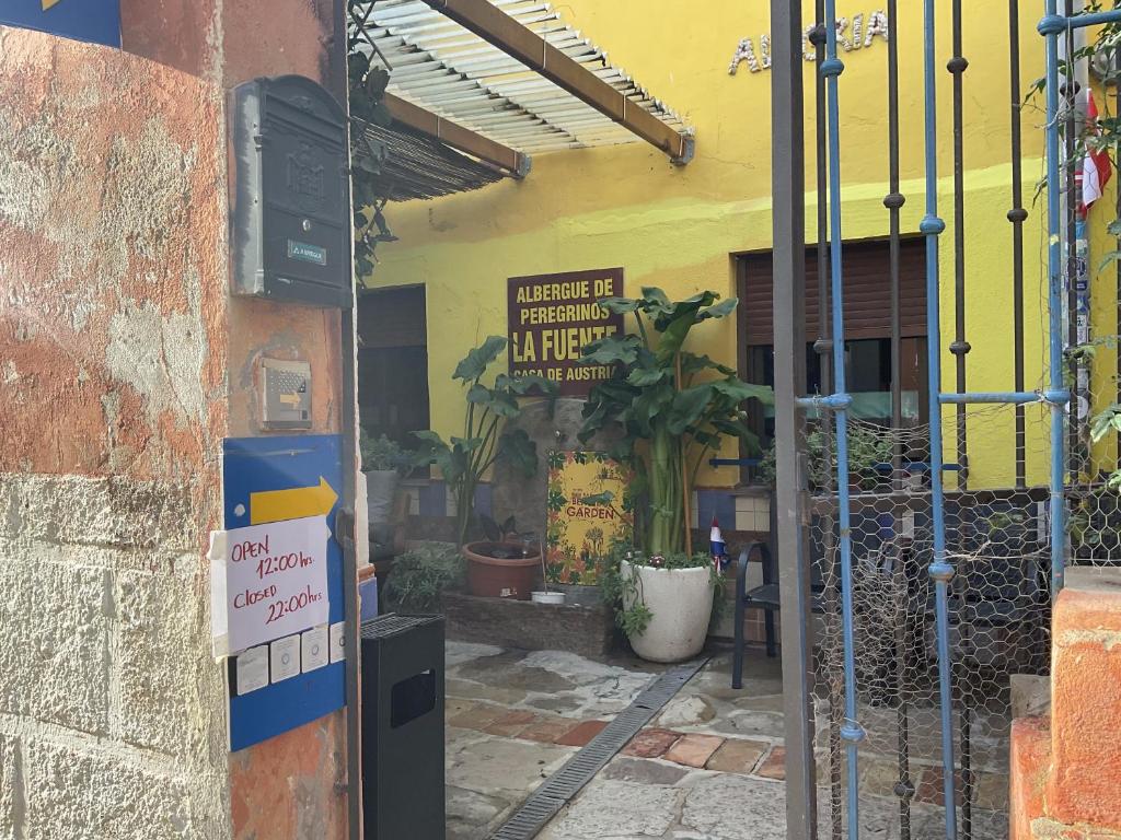 Albergue La Fuente Casa de Austria , SOLO PEREGRINOS