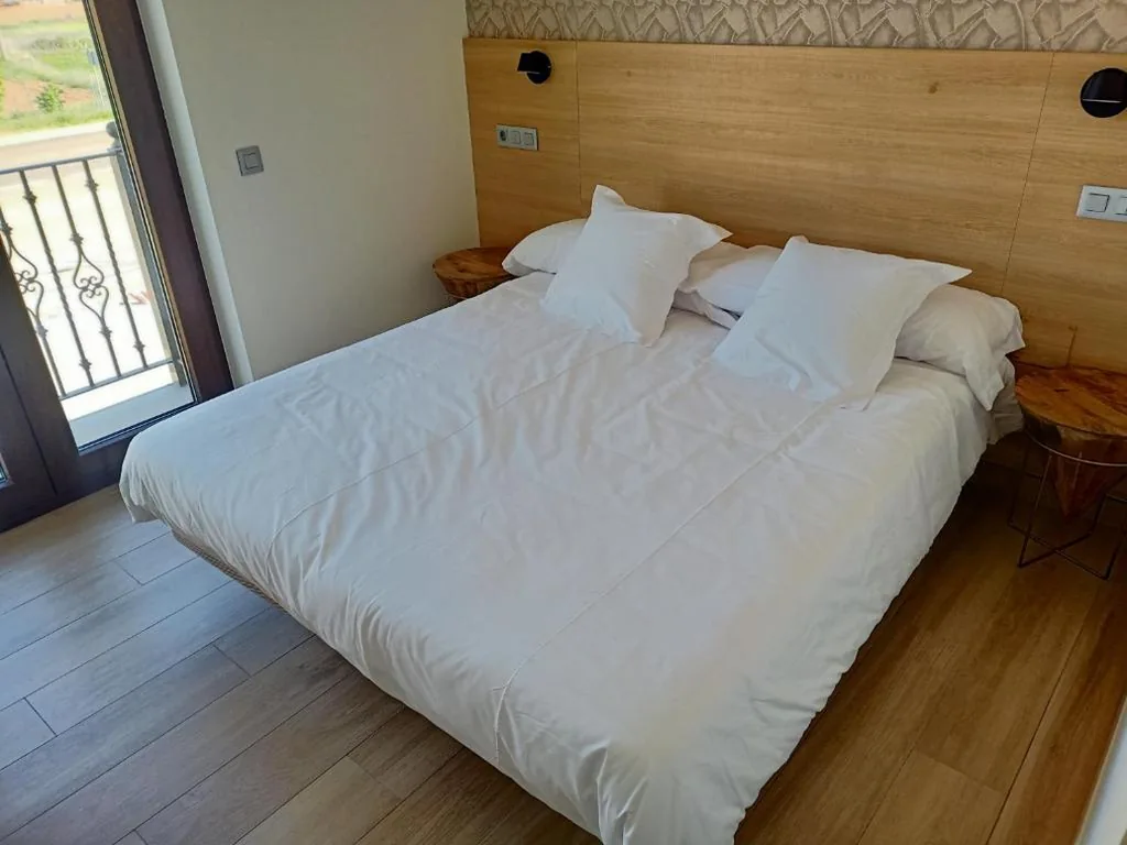 Camera matrimoniale con bagno privato — Albergue La Huella
