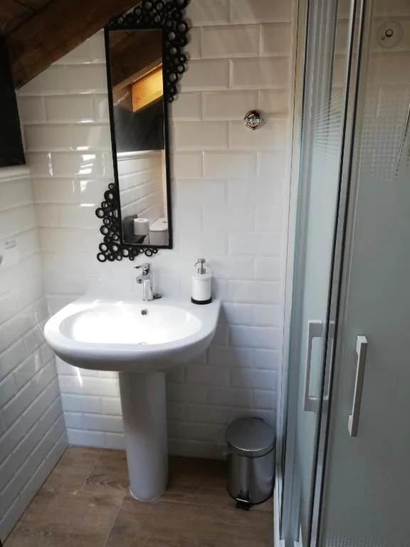 Chambre double avec toilettes communes — Albergue la Medina de Camponaraya