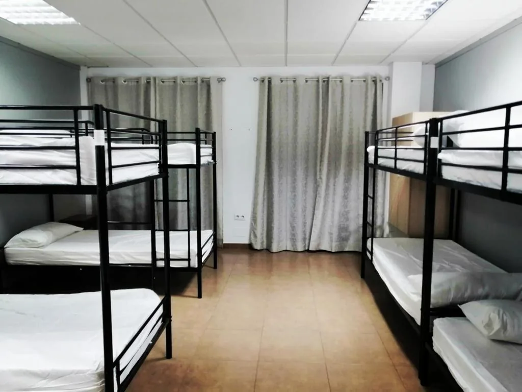 6-Bed Mixed Dormitory Room — Albergue La Paz de Las Alpujarras