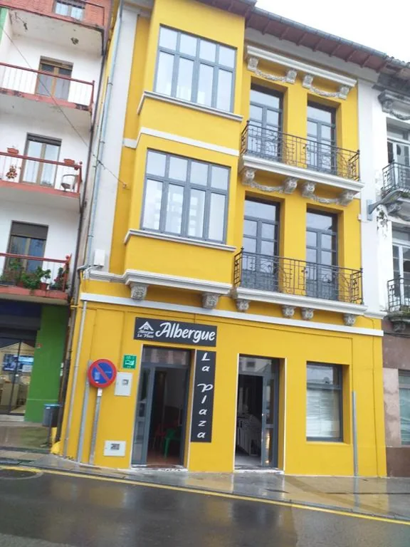 Cama em quarto partilhado misto de 10 camas — Albergue La Plaza