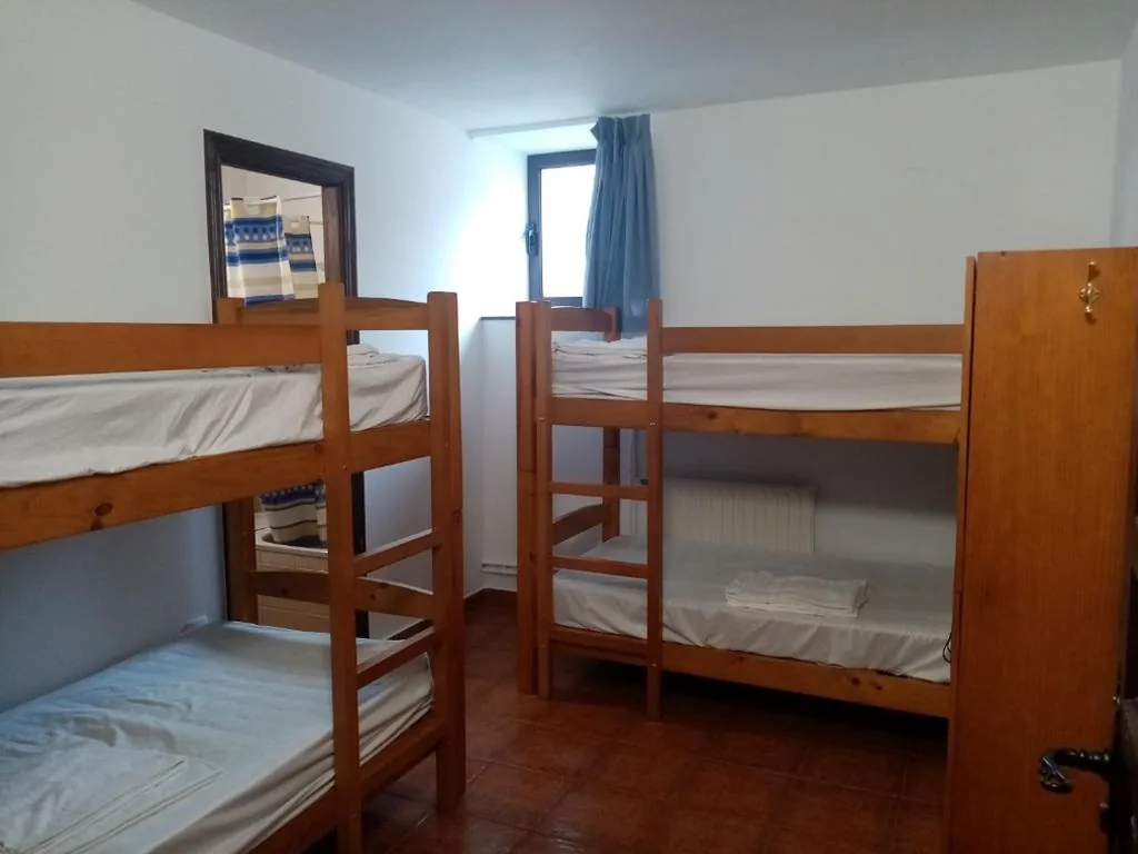 Camera quadrupla con bagno privato — Albergue La Posada Cangas de Onis
