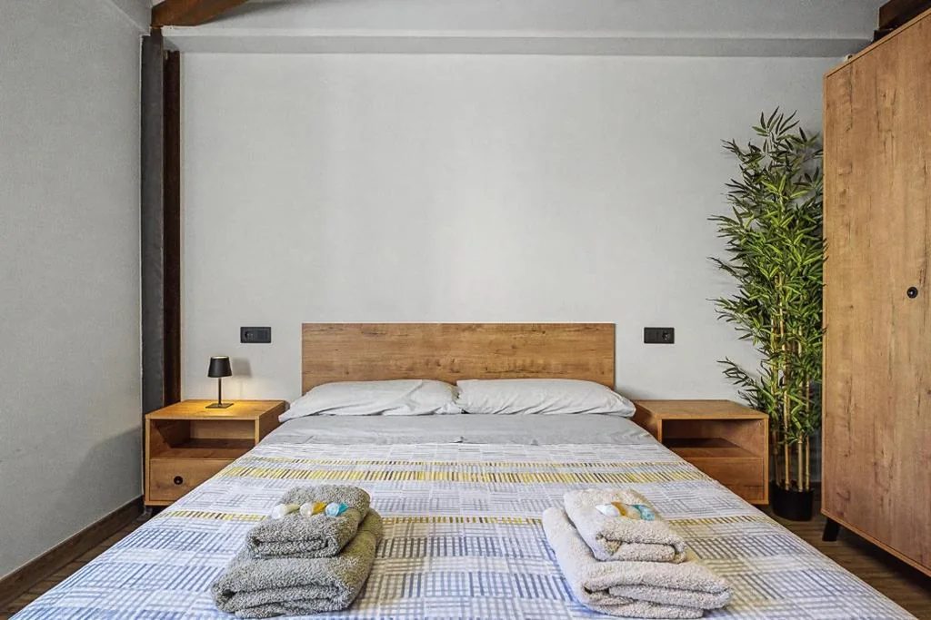 双人间（私人浴室） — Albergue La Santa Siesta