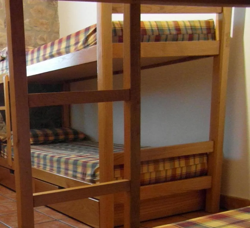 Cama en habitación compartida mixta de 4 camas — Albergue La Torre